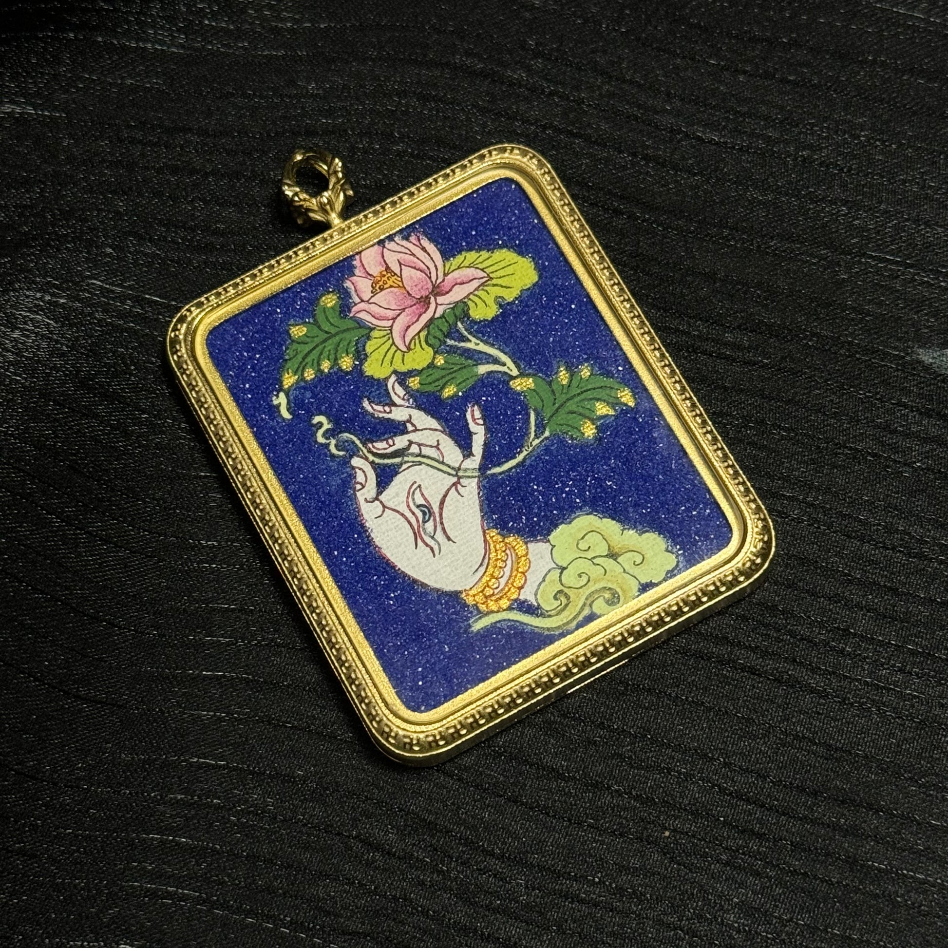  Detailed view of the protective titanium steel casing for the White Tara Buddha Hand Thangka pendant, symbolising protection in Buddhist practice.

