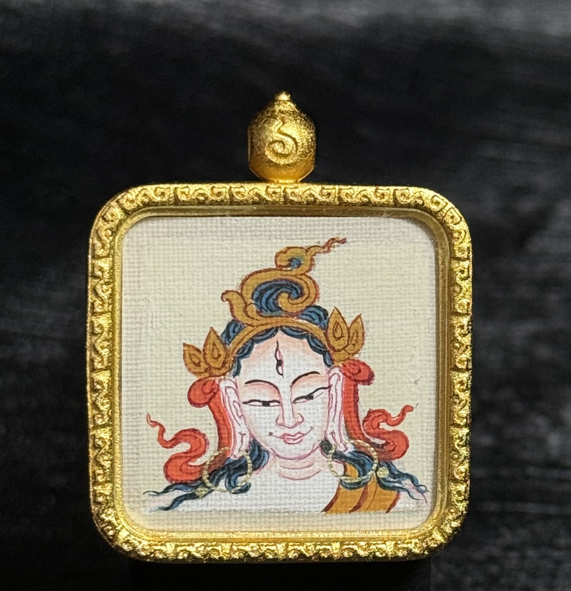  Close-up detail of the Tibet White Tara Thangka painting showing natural mineral pigments, showcasing the masterful artistry of Tibetan lineage painters.
