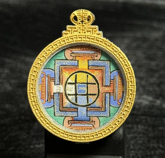  Detailed view of the 925 silver casing for the Yamantaka Mandala Thangka pendant, symbolising protection and tradition in Buddhist practice.

