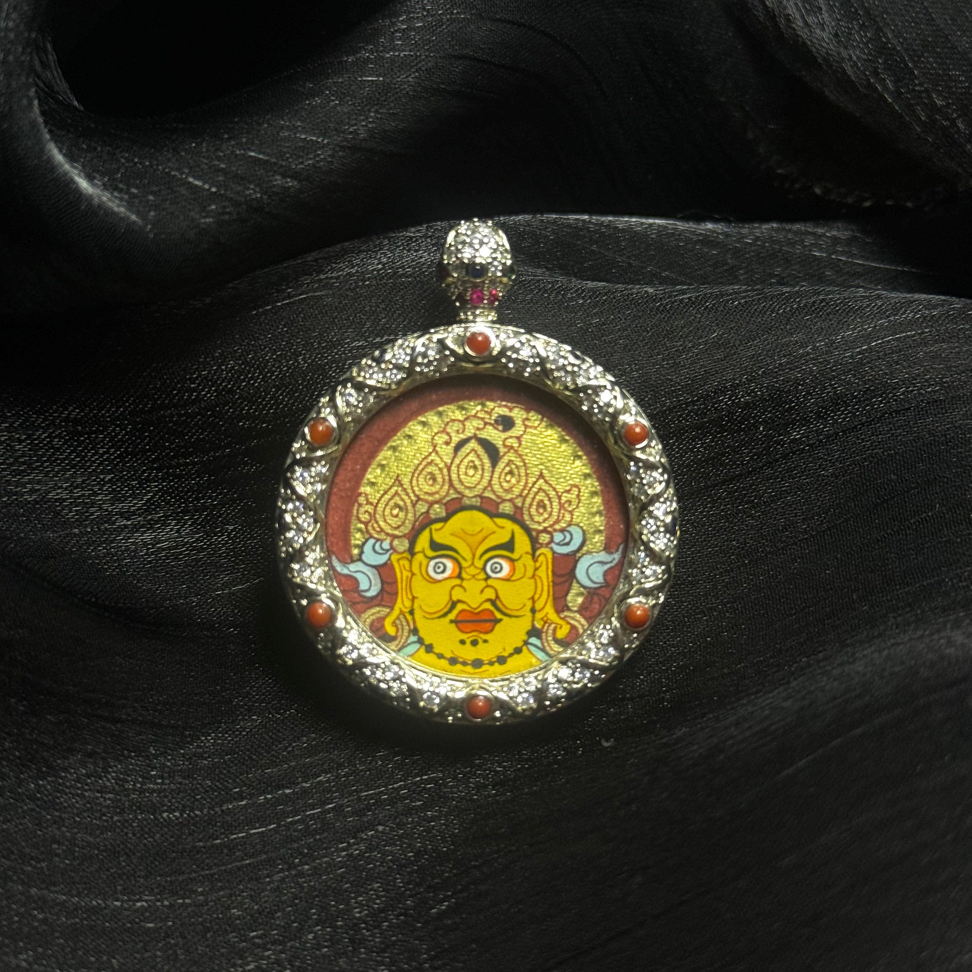 A 3x3cm hand-painted Rekong Red-Gold Yellow Jambhala Buddha Head Thangka pendant featuring the King of Wealth, representing wealth and career in Buddhist tradition.
