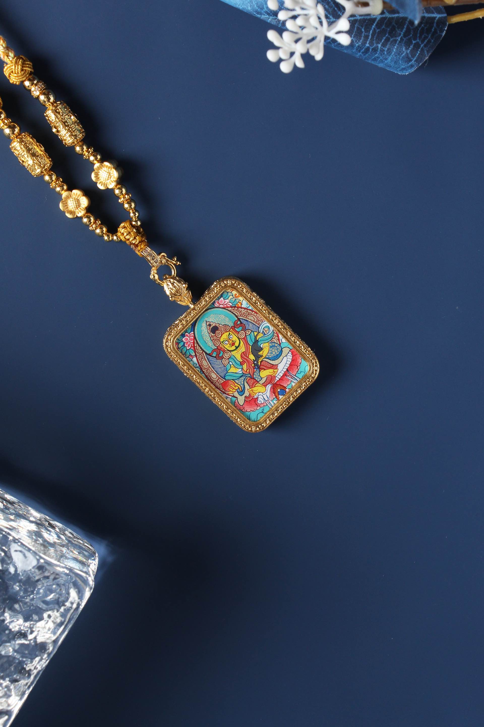 Detailed view of the exclusive 925 Sterling Silver casing for the Yellow Jambhala Thangka pendant, symbolizing protection and elegance in Tibetan Buddhist tradition.
