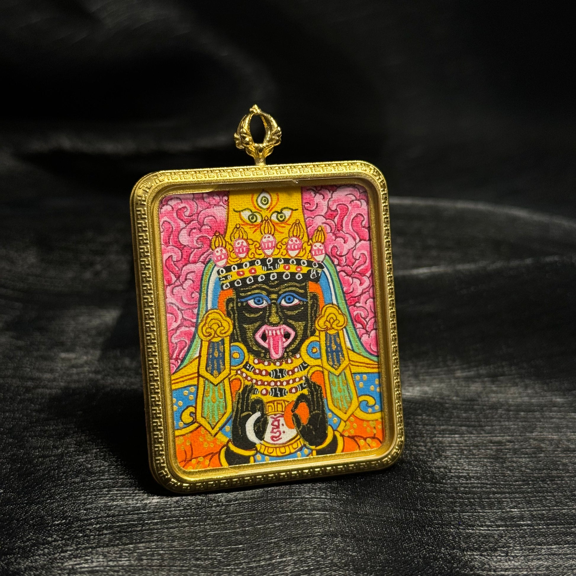  A 4x5cm hand-painted Nepal Pink Zaki Lhamo Thangka pendant featuring the female wealth deity in a pink palette, representing wealth and blessing in Buddhist tradition.
