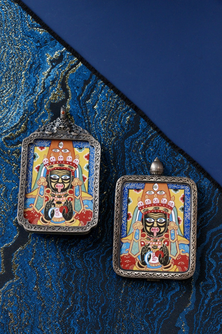 Thangka necklace portraying Zaki Lhamo as the wealth goddess, representing abundance, success, and protective energy in Tibetan Buddhism.