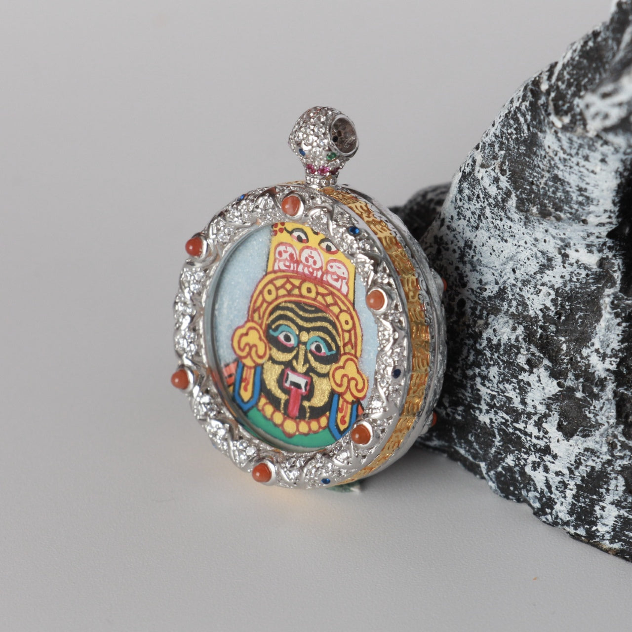  Hand-painted Nepal Rough Zhagilamu Thangka pendant featuring the female wealth guardian of Lhasa, encased in copper alloy, representing wealth and protection in Tibetan Buddhist tradition.
