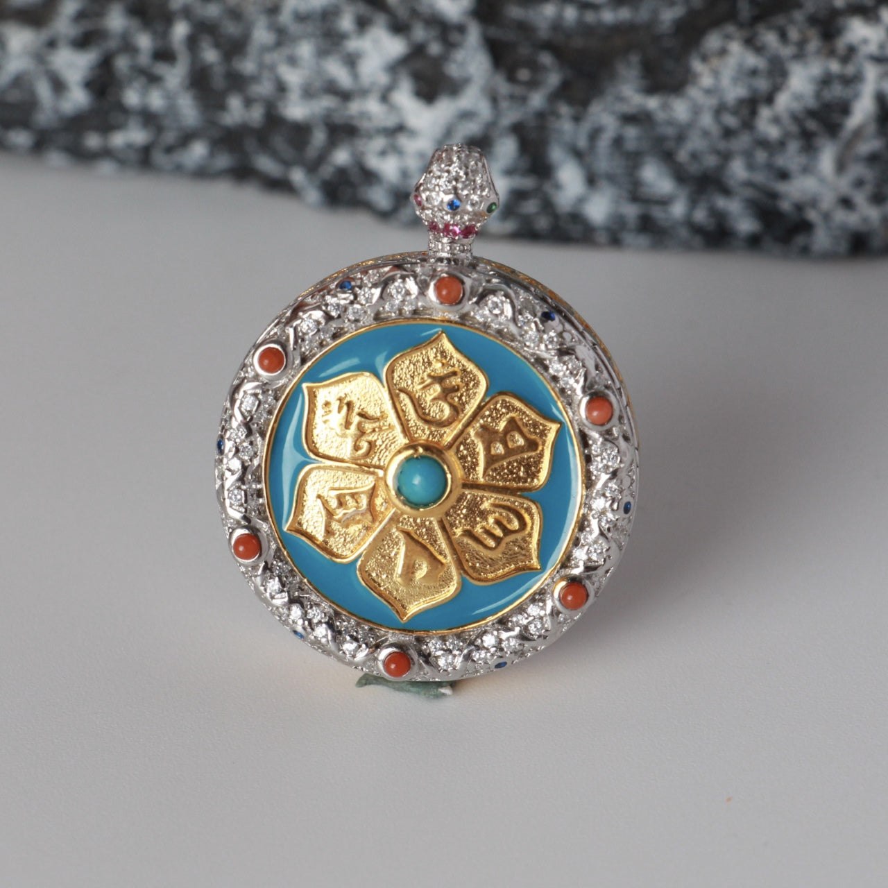  Detailed view of the copper alloy casing for the Zhagilamu Thangka pendant, symbolizing protection and elegance in Tibetan Buddhist tradition.
