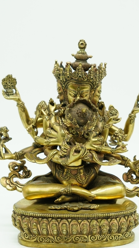 Alt Text: "Handcrafted Tibetan Buddhist Dense Vajra Buddha Statue, gilded with gold and adorned with mineral pigments, showcasing exquisite Tibetan Buddhist artistry."
