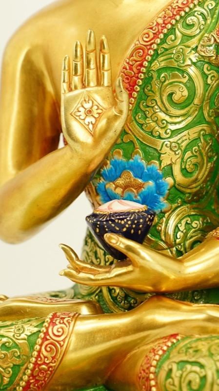  Handcrafted gilded Buddha statue of the Five Buddhas, showcasing vibrant mineral paint. Perfect for home shrines or meditation spaces, promoting inner peace and wisdom.