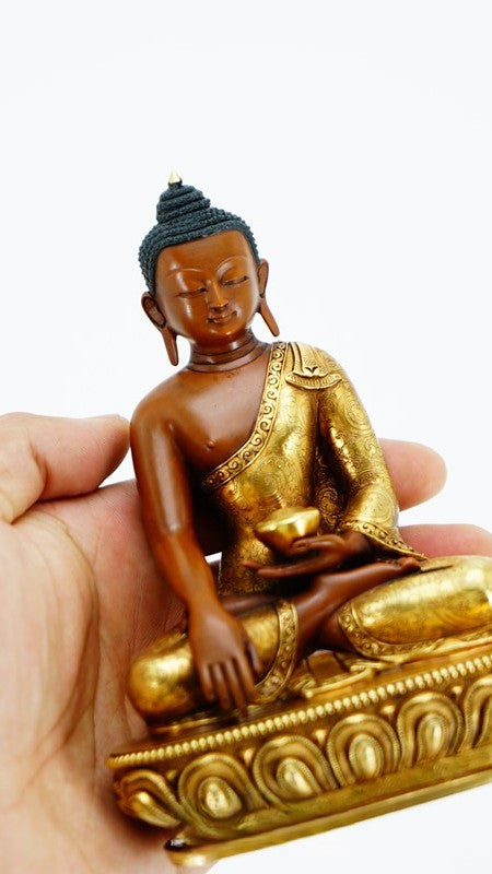 Handmade gilt copper Shakyamuni Buddha statue with detailed彩绘, traditional Tibetan Buddhist statues craftsmanship for spiritual practice and interior spaces.