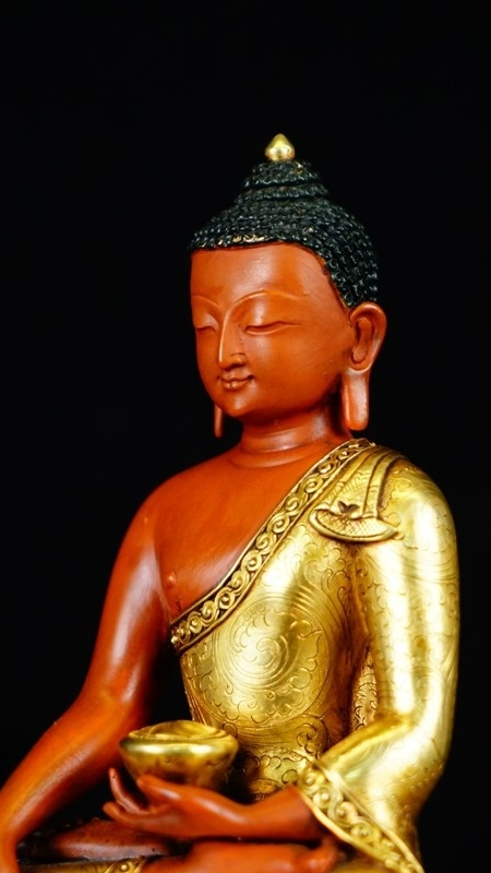 ALT： Tibetan Buddhist Shakyamuni Buddha statue, handmade purple copper statue with traditional hand-painted details for meditation and shrine space