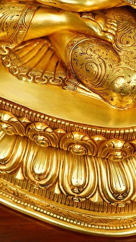 Shakyamuni Buddha statue art made with mineral pigments, Tibetan Buddhist statues for home shrine and meditation space