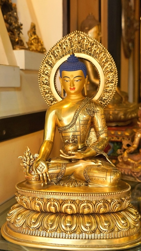 Alt Text: This Tibetan Buddhist Three Buddhas statue is handcrafted with gilding and mineral paints, representing Buddha's profound wisdom and compassion, ideal for decorating homes, temples, or spiritual spaces.