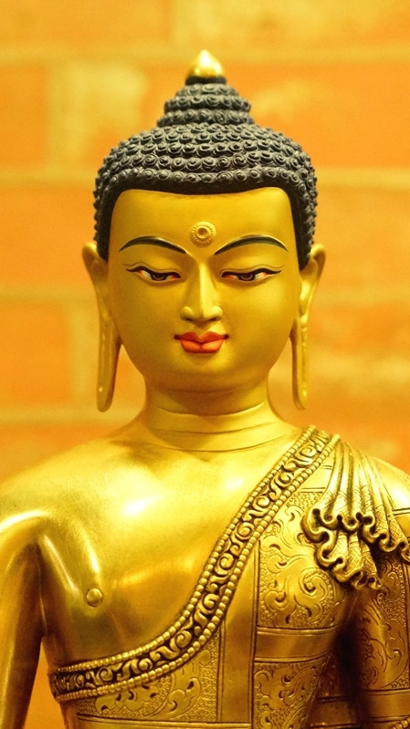 Alt Text: Handcrafted Tibetan Buddhist Three Buddhas statue, featuring gilded craftsmanship and mineral paints, showcasing Buddha's wisdom and compassion, perfect for Tibetan Buddhist art lovers.