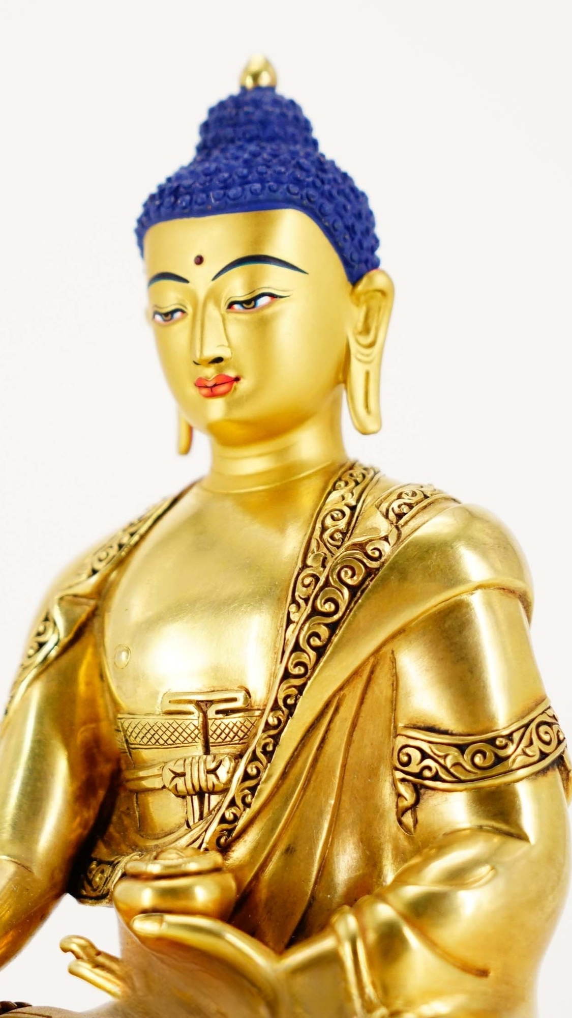 Alt Text: Exquisite Tibetan Buddhist Three Buddhas statue, hand-painted with mineral pigments and gilded, reflecting the timeless teachings of past, present, and future Buddhas.