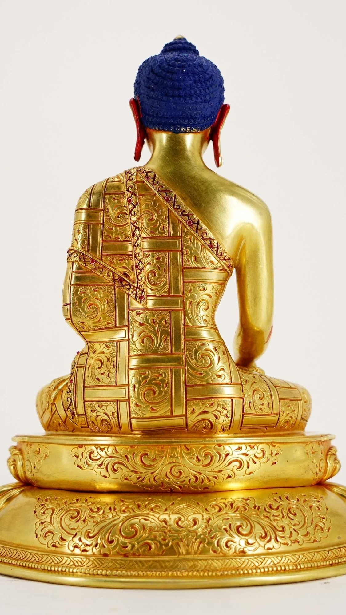 Pure gilt Shakyamuni Buddha statue, unique handicraft, authentic Tibetan Buddhist statues and beautiful Buddha statue art.