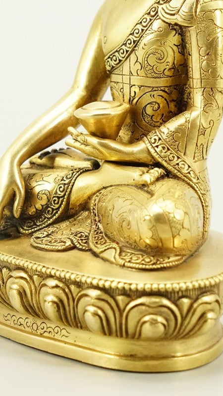 Unique handpainted Shakyamuni Buddha gilt statue art, authentic Tibetan Buddhist statues and beautiful Buddha statue art.