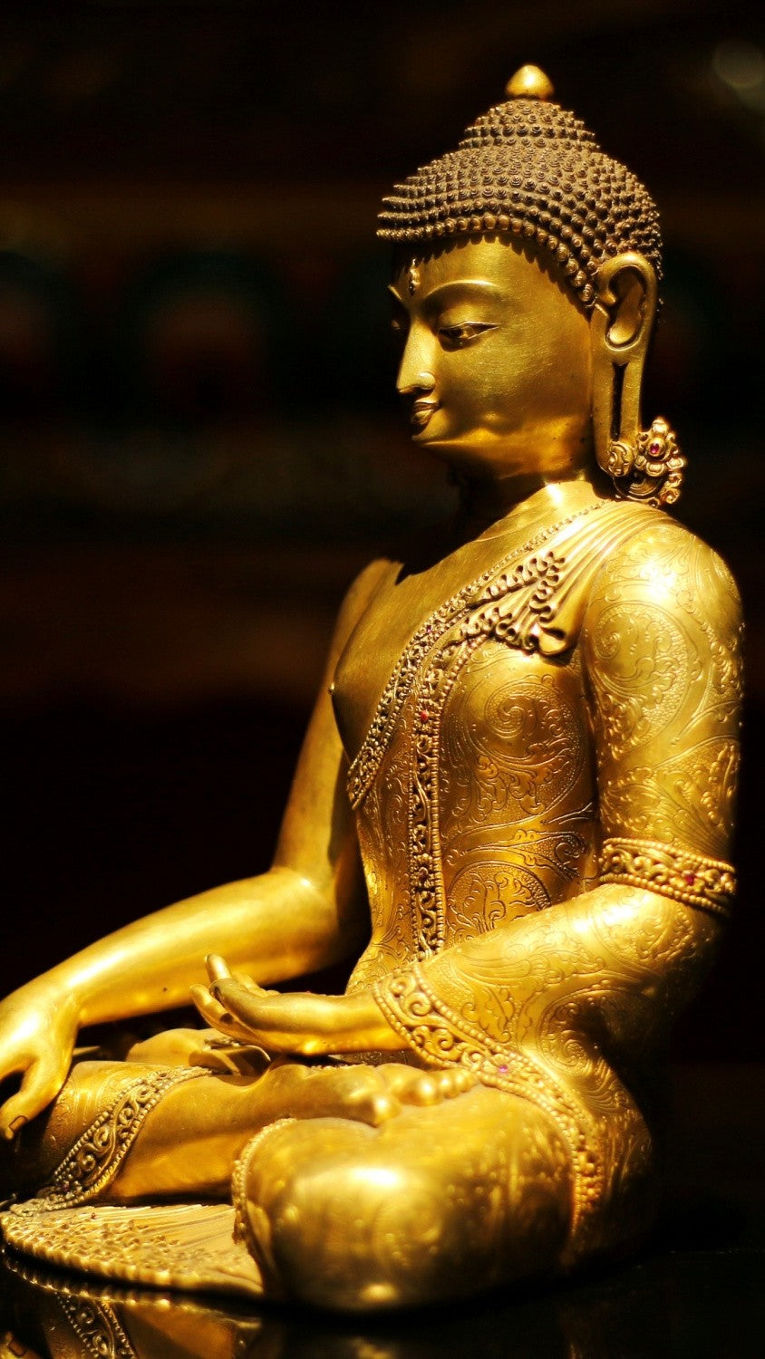 Handmade gilt Shakyamuni Buddha statue, vibrant mineral colors art, collectible Tibetan Buddhist statues and Buddha statue art.