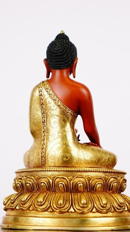 ALT： Handmade Shakyamuni Buddha statue crafted from purple copper, Tibetan Buddhist statues artwork symbolizing wisdom and spiritual awakening