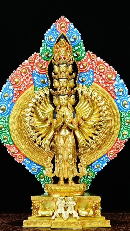 : Beautiful Tibetan-Buddhist Thousand-Arm Avalokiteshvara Buddha statue, handcrafted and painted with mineral pigments, symbolizing compassion and wisdom in Buddhist art.