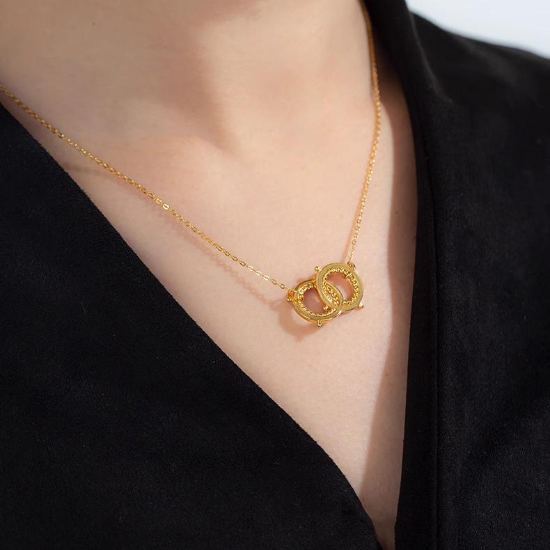 "Artisan-crafted 925 silver necklace with gold plating, featuring a mountain-water pendant that embodies connection and mutual support."