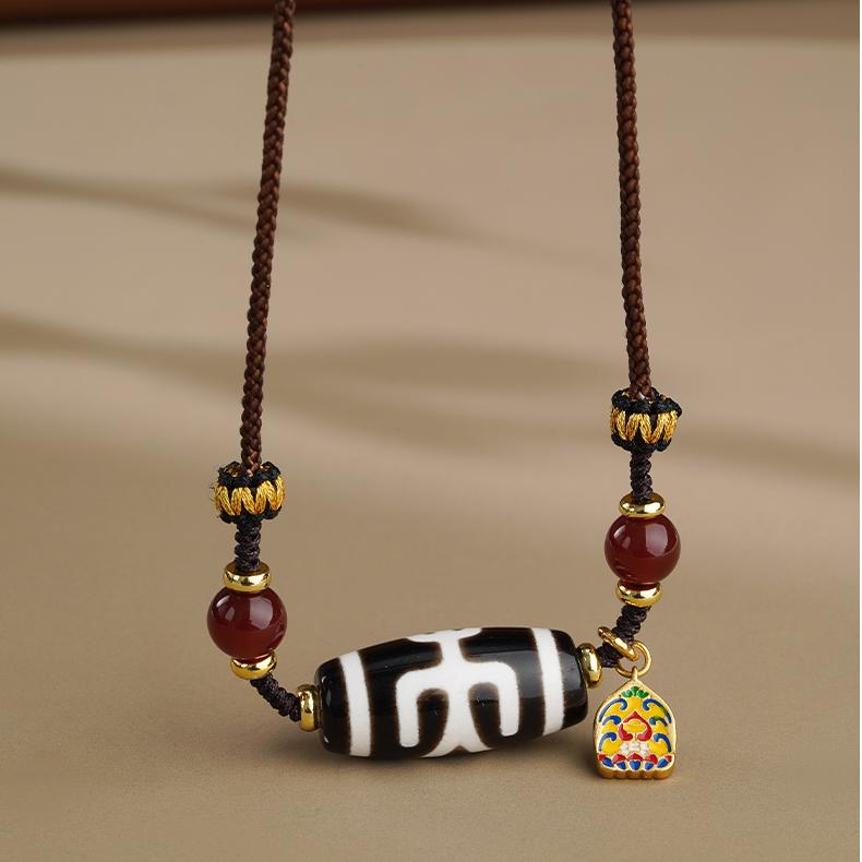 Tibetan Buddhist Agate Bead Necklace – Handcrafted Pendant for Spiritual Harmony and Balance