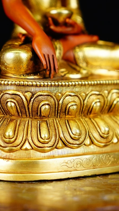 ALT： Hand-painted Shakyamuni Buddha statue in Tibetan Buddhist tradition, purple copper Buddha Statue-Art for home altar and spiritual practice