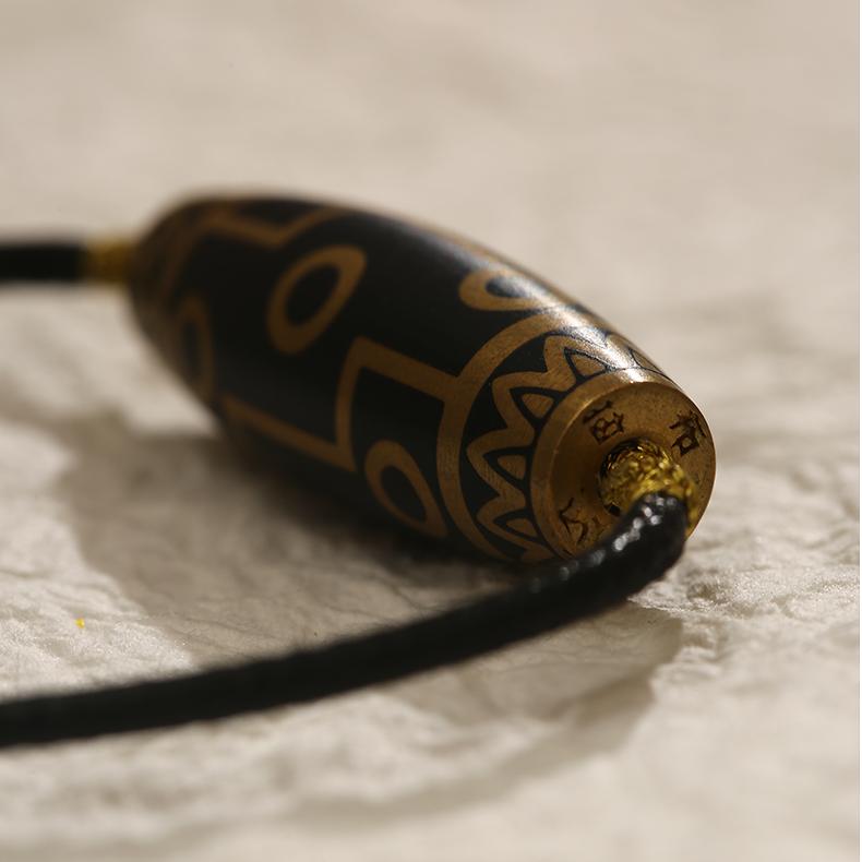 Tibetan Buddhist Ash Grey Nine Eyes Bead Pendant Necklace – Symbol of Wisdom, Protection, and Spiritual Awakening