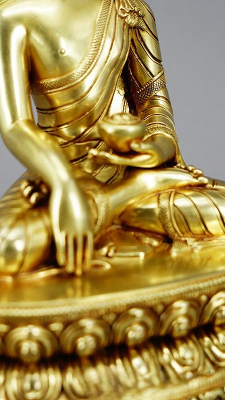 Tibetan Buddhist statues Shakyamuni Buddha, gilded Buddha Statue-Art representing wisdom and enlightenment for meditation and shrine spaces