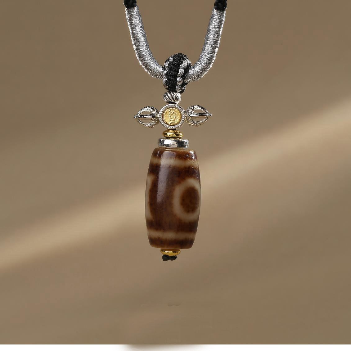 Handmade Tibetan Buddhist single-eye Heaven and Earth Dzi agate necklace.
