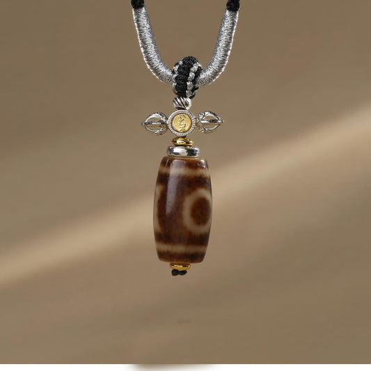 Handmade Tibetan Buddhist single-eye Heaven and Earth Dzi agate necklace.