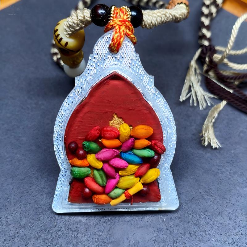 Tibetan Buddhist Jewelry Culture Avalokiteshvara medicine tsatsa pendant, hand-painted amulet jewelry art providing compassion, spiritual blessings, and daily protection
