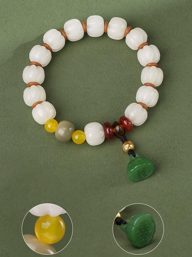 A powerful shot of the Qionggu Bodhi seed bracelet as a standalone talisman. This timeless jewelry art piece is presented as a symbol of protection and strength, completely handmade to serve as a meaningful and symbolic accessory.