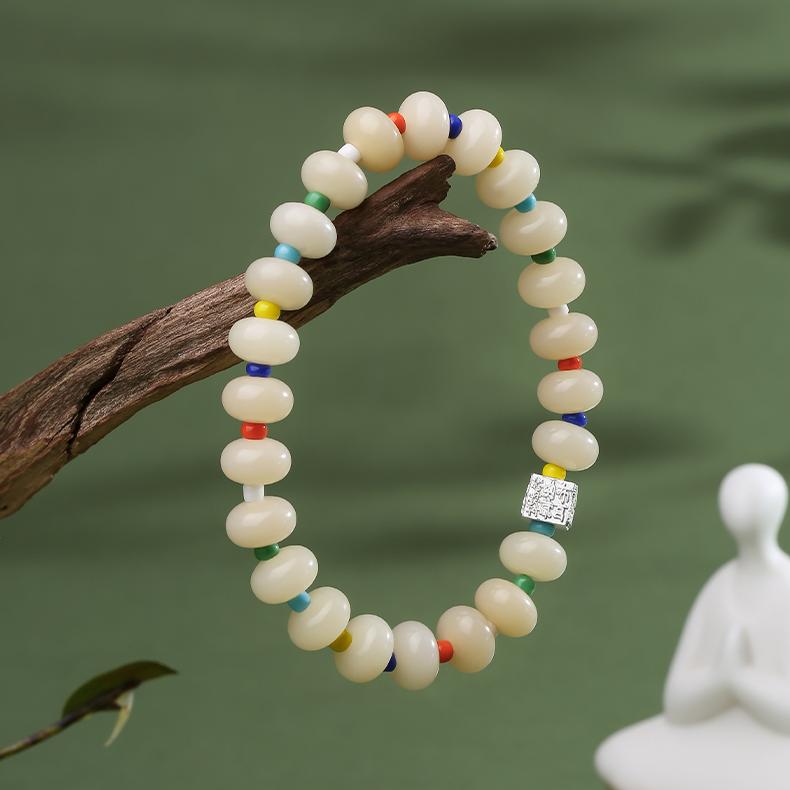 Macro view of the Qionggu Bodhi seed bracelet's texture and color. This artisan jewelry art piece emphasizes the completely handmade and hand-painted process, giving each bead a unique, weathered, and ancient appearance.