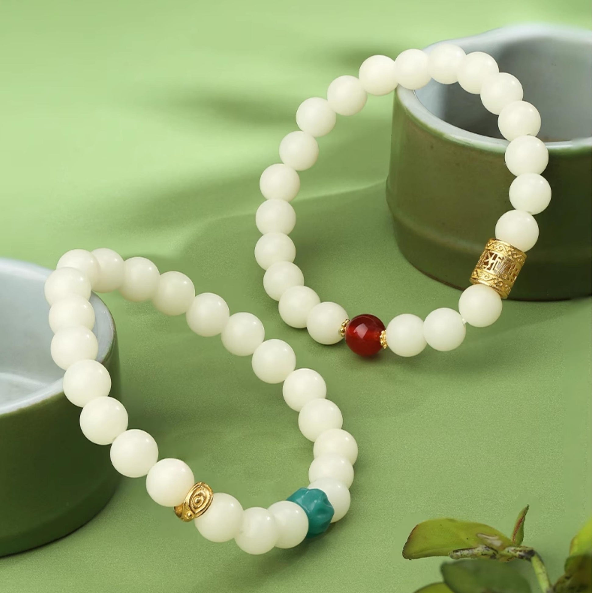 Mala-inspired Jingchuning Bodhi bracelet crafted with Bodhi seeds, red agate, and silver details