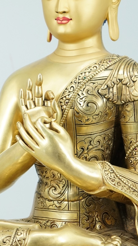 Gilded Maitreya Buddha statue made in traditional Tibetan Buddhist statues style, hand-painted with natural mineral pigments.