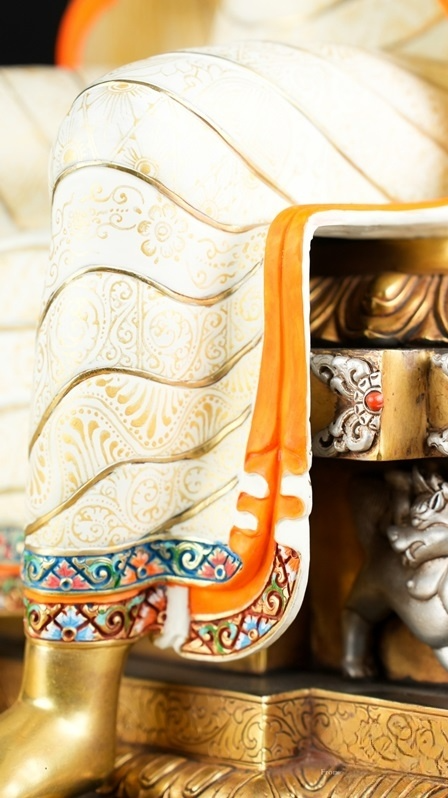 Tibetan Buddhist Maitreya Buddha Buddha Statue-Art featuring traditional mineral pigment painting and fine details.