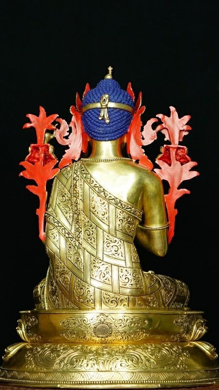 This exquisite handcrafted Tibetan Buddhist Maitreya Buddha statue features a gilded finish and vibrant mineral pigments, symbolizing joy, compassion, and spiritual awakening. Ideal for meditation spaces and home altars, this piece combines traditional craftsmanship with timeless beauty.