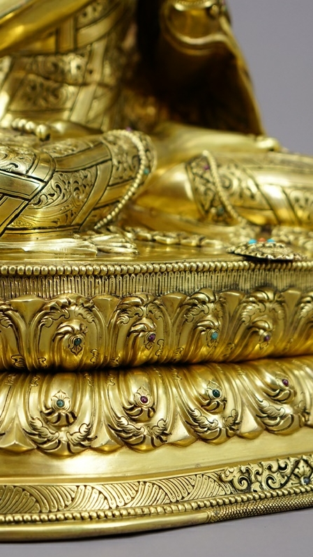 This 45cm Tibetan Buddhist Maitreya Buddha statue, made with rich mineral pigments and a gilded finish, is a beautiful embodiment of future enlightenment and harmony. Handcrafted with care, it's perfect for collectors and spiritual seekers alike.