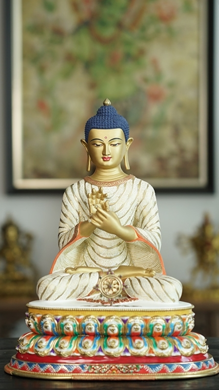 Traditional mud-gold Maitreya Buddha statue, representing classic Tibetan Buddhist statues aesthetics and spiritual meaning.