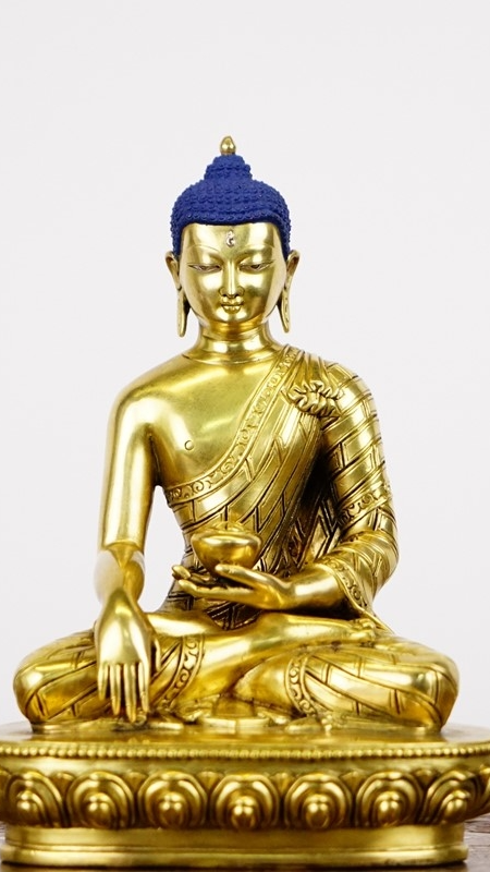Handmade Tibetan Shakyamuni Buddha Statue in Kasa Style – Gilded with Mineral Paint – Perfect for Spiritual Spaces and Meditation Practices