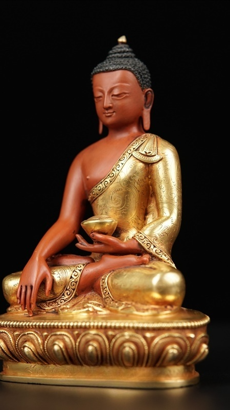 “Handcrafted gilded and painted Shakyamuni Buddha, Tibetan Buddhist statues artwork for shrine, home, or collection.”