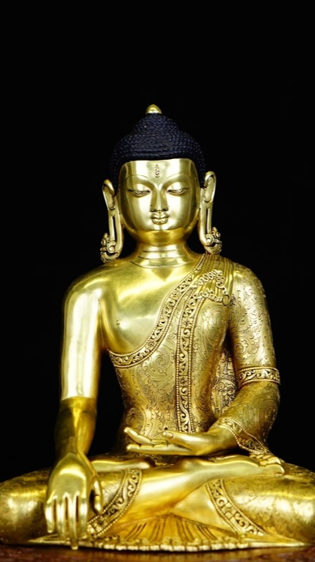 Pure handmade Shakyamuni gilt mineral art statue, traditional Tibetan Buddhist statues and beautiful Buddha statue art.