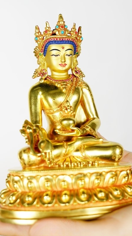 Alt Text: A finely handcrafted Tibetan Buddhist statue, created with mineral pigments and gilding. It reflects the depth of Buddhist culture and spiritual symbolism, making it a rare artistic masterpiece.