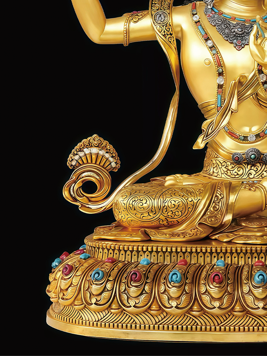  Artisan-crafted golden Manjushri statue, the perfect embodiment of high-end Tibetan Buddhist statues for home blessing.