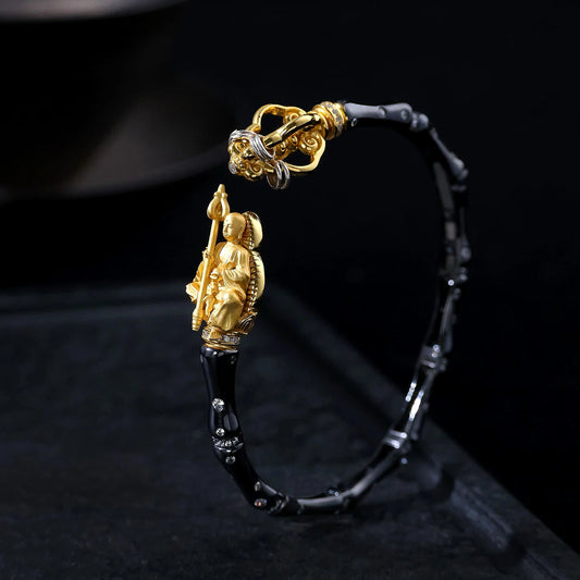 Handmade 925 silver 24K gold-plated bangle featuring a finely engraved Kshitigarbha Bodhisattva, a sacred piece of Tibetan Buddhist sacrificial implements culture.
