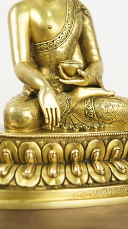 Siddhartha Gautama gilt bronze statue, handcrafted with rich mineral colors, high-quality Tibetan Buddhist statues and Buddha statue art.