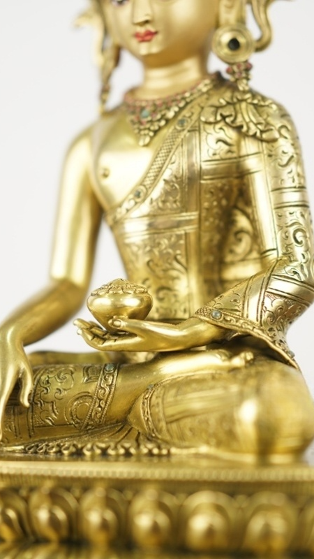 Gilded Shakyamuni Buddha statue in Tibetan Buddhist style, handcrafted Buddha Statue-Art symbolizing wisdom and enlightenment