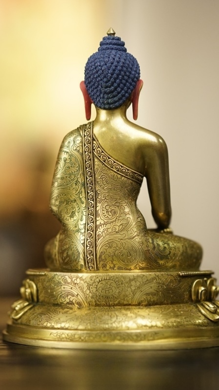 Shakyamuni Buddha statue art, luxurious gilding, handpainted details, perfect for Tibetan Buddhist statues collectors and spiritual decor.