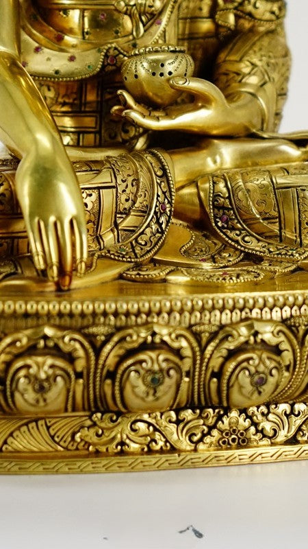 Gold Shakyamuni Buddha statue in Tibetan Buddhist style, hand-painted mineral pigments, spiritual Buddha Statue-Art sculpture