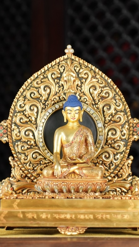 Gilded Shakyamuni Buddha statue art in Tibetan Buddhist style, classic Tibetan Buddhist statues