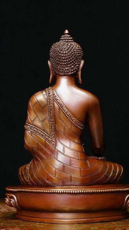 Tibetan Shakyamuni Buddha Statue, handcrafted in copper and enhanced with mineral pigments – A beautiful representation of enlightenment and inner peace.